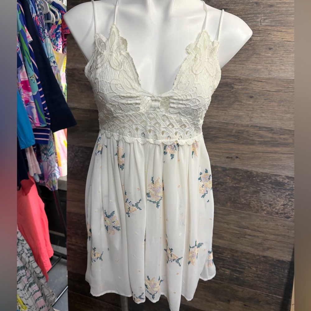Hummingbird White Floral Lace Mini Dress
